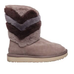 UGG boots tania fur size 9